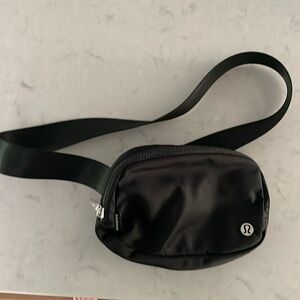 LULULEMON Everywhere Belt Bag Black